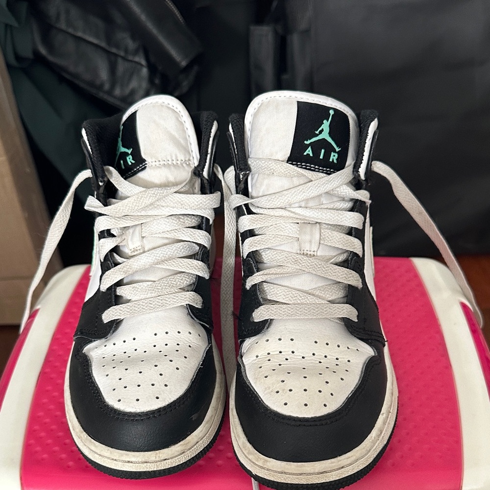 Nike Kids Black and White Sneakers with Green Logo